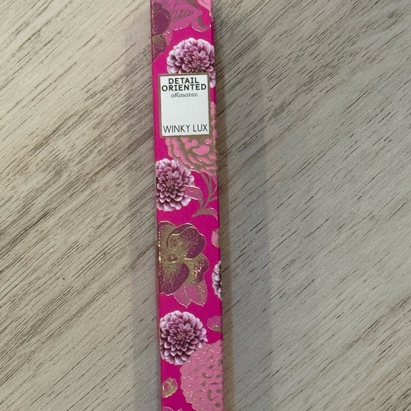 WINKY LUX Detail Oriented Mascara NIB - Picture 1 of 2